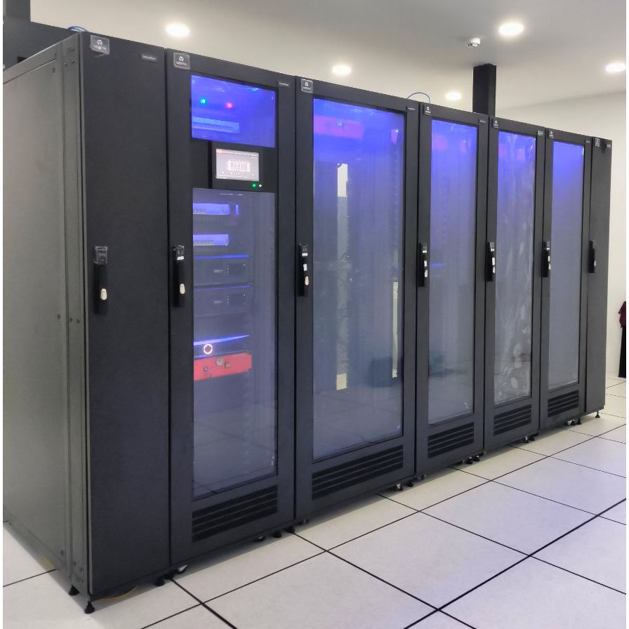 Vertiv SmartRow™ Family All-In-One Contained Data Center